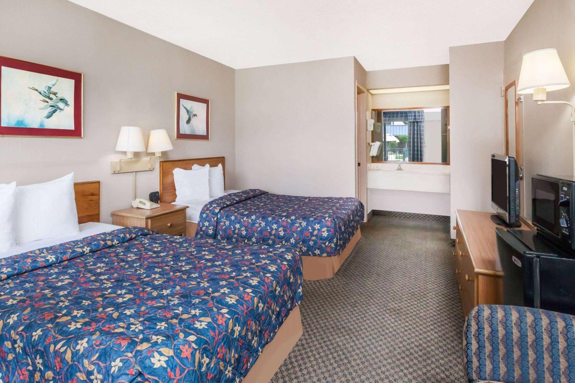 Days Inn By Wyndham Seguin Tx Exteriör bild